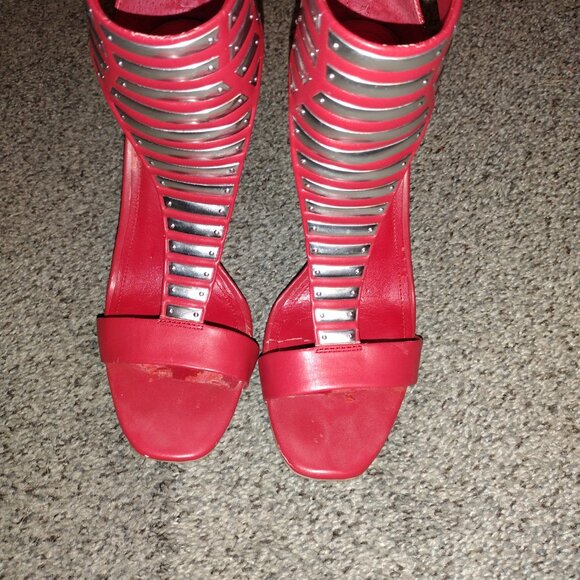 Red heel and red dress - Picture 2 of 5